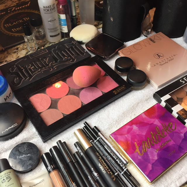 Mandy Davis MUA shares her everyday makeup tips, featured by top US life and style blog, Hello! Happiness