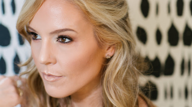 Mandy Davis MUA shares her everyday makeup tips, featured by top US life and style blog, Hello! Happiness