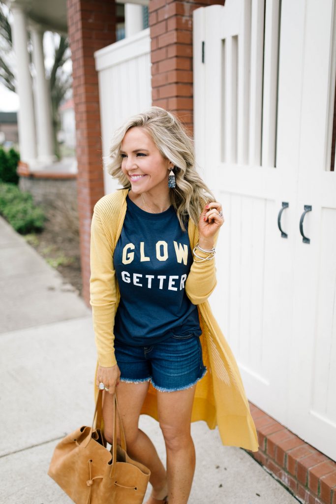 Evereve Summer Collection featured by top US fashion blog Hello! Happiness; Image of a woman wearing Evereve graphic tee.