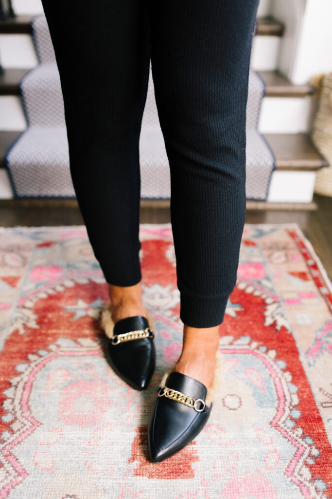 Hi Sugarplum by popular Nashville fashion blog, Hello Happiness: image of Natasha Stoneking wearing aGibson LookOxford Drawstring Jogger and Kell Parker Vegan Fur Chain Mule.