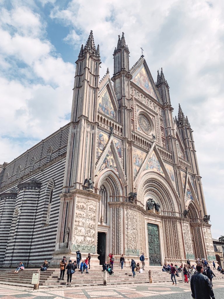 The Best Things to Do in Tuscany Italy featured by top US lifestyle blog Hello! Happiness