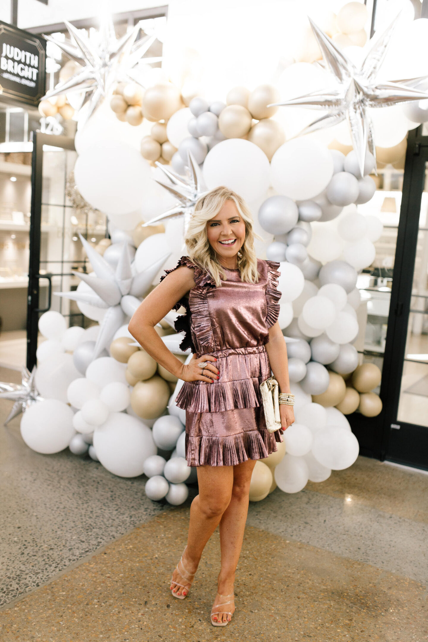 Avara x Hello Happiness holidy outfit ideas for her.