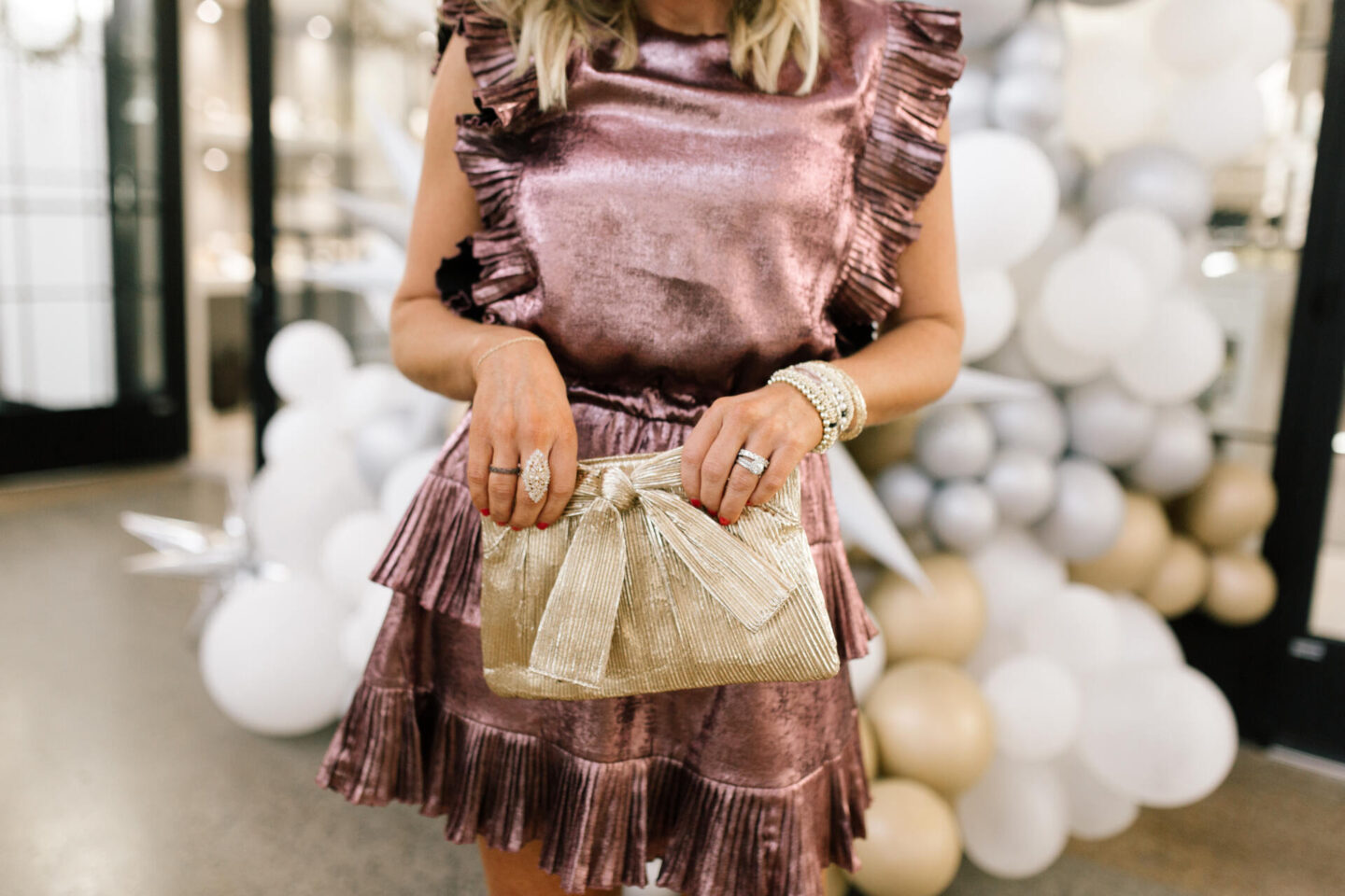 Avara x Hello Happiness holidy outfit ideas for her.