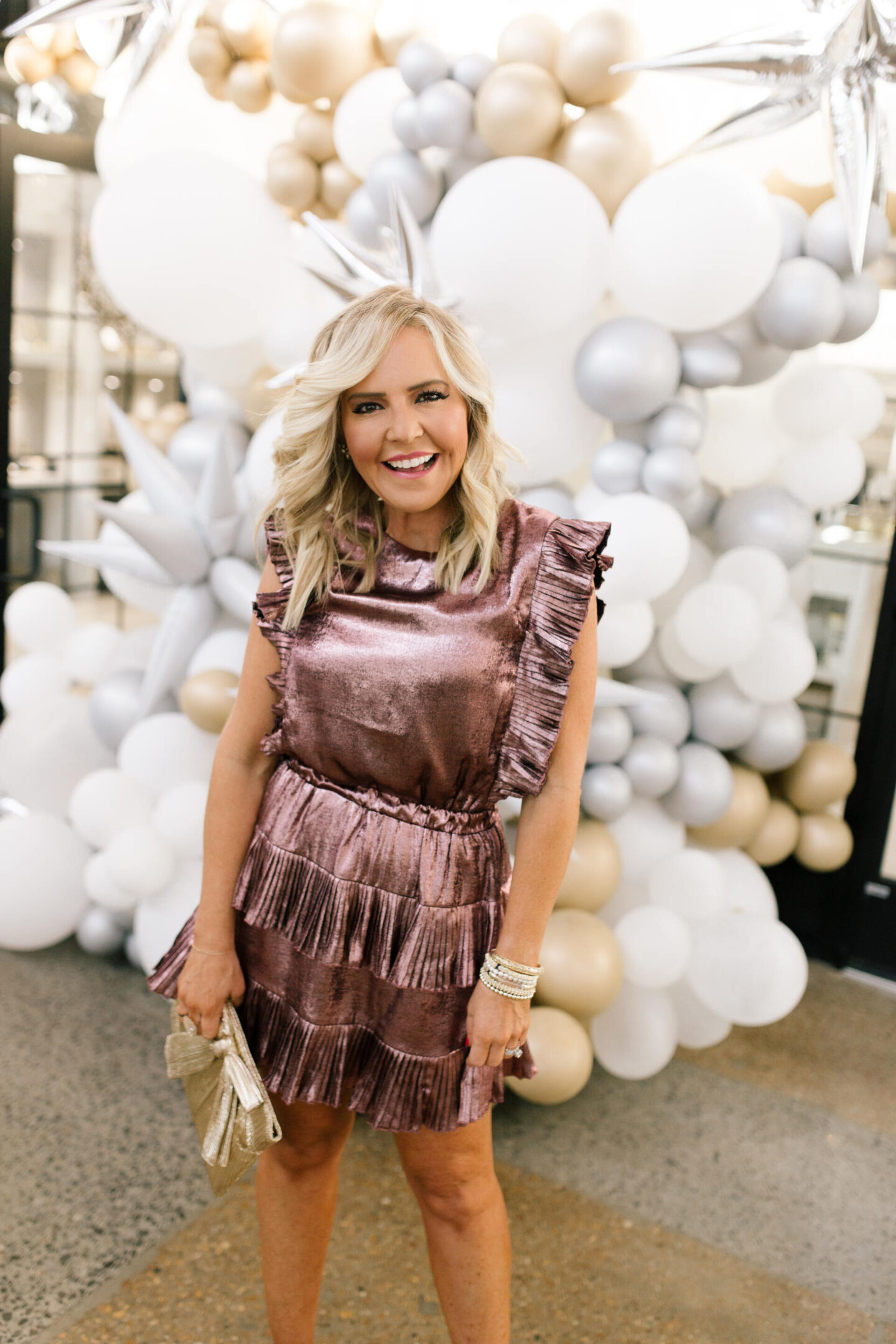 Avara x Hello Happiness holidy outfit ideas for her.