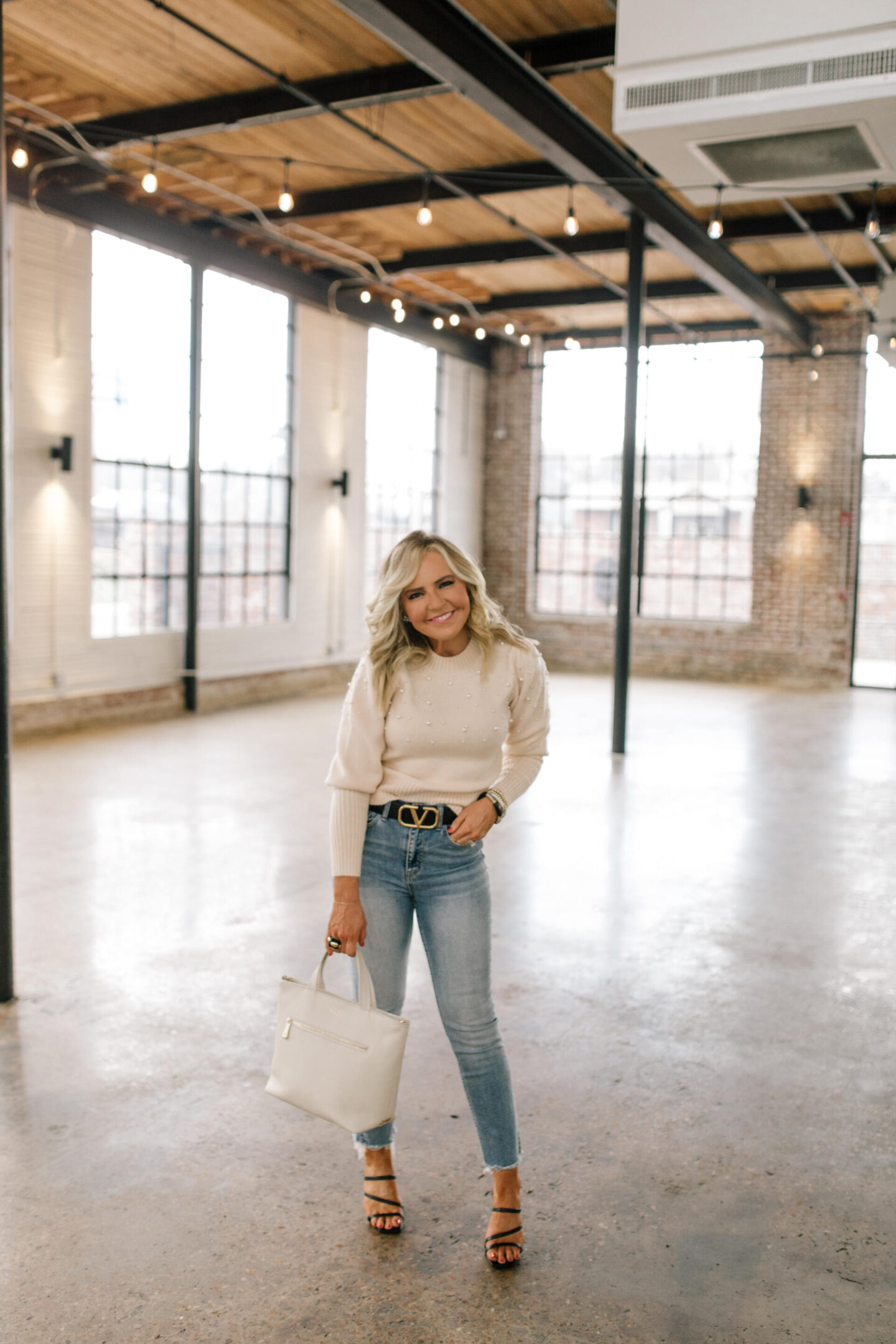 Avara x Hello Happiness holidy outfit ideas for her.