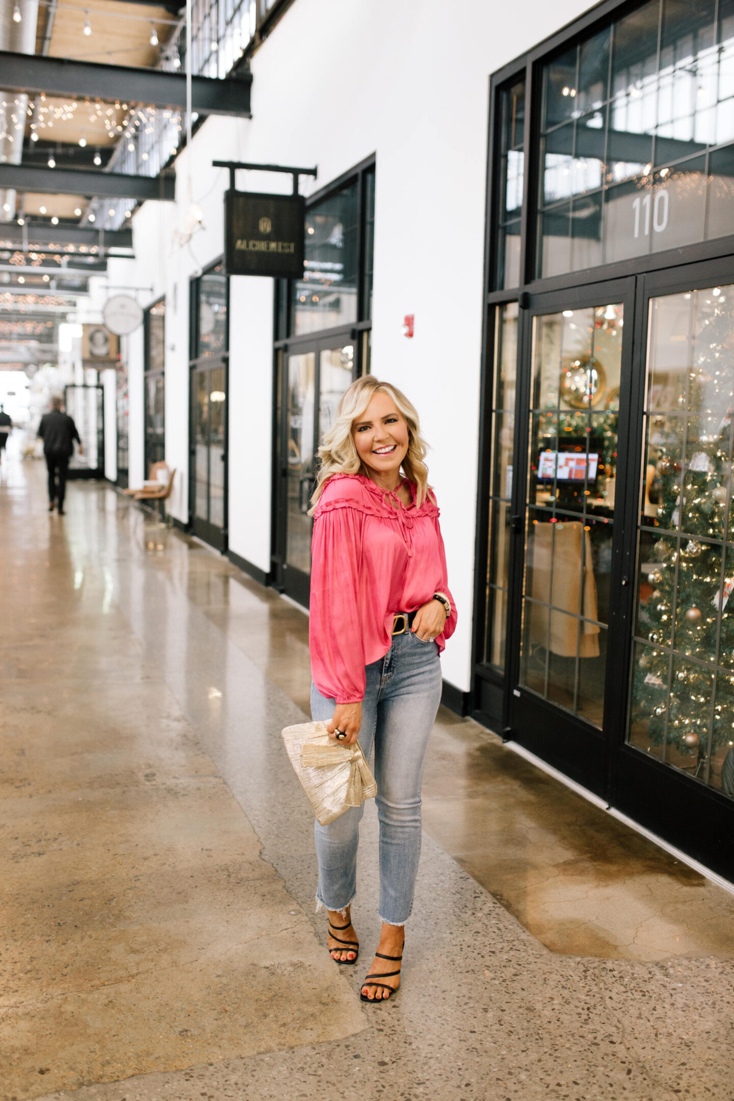 Avara x Hello Happiness holidy outfit ideas for her.