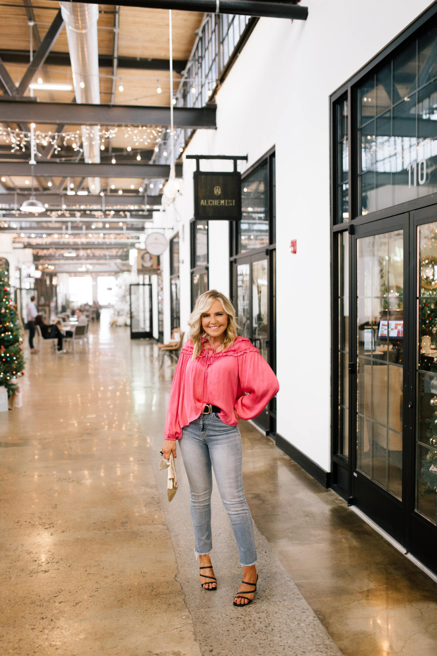 Avara x Hello Happiness holidy outfit ideas for her.