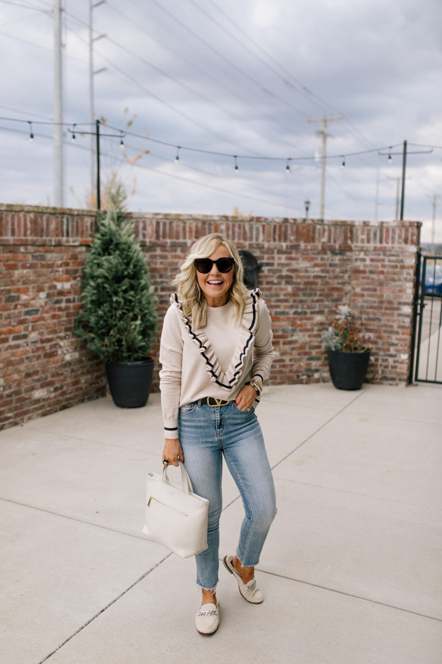 Avara x Hello Happiness holidy outfit ideas for her.