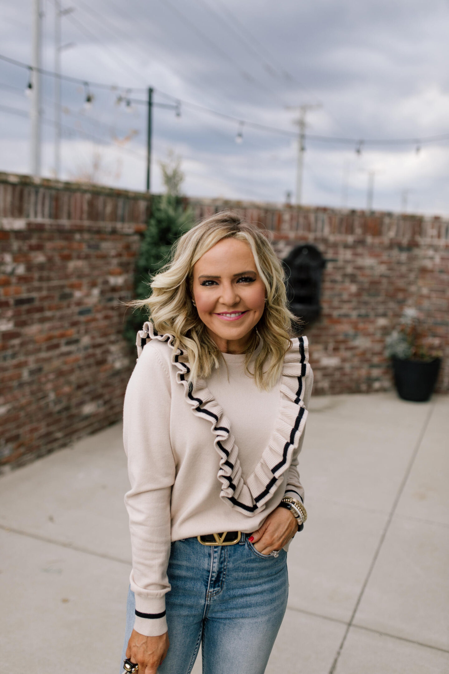 Avara x Hello Happiness holidy outfit ideas for her.