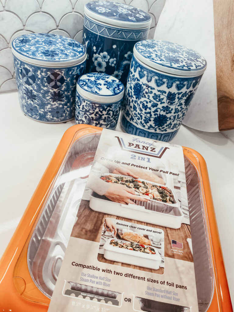 Amazon Favorites by popular Nashville life and style blog, Hello Happiness: image of a Amazon Fancy Panz portable casserole carrier. 