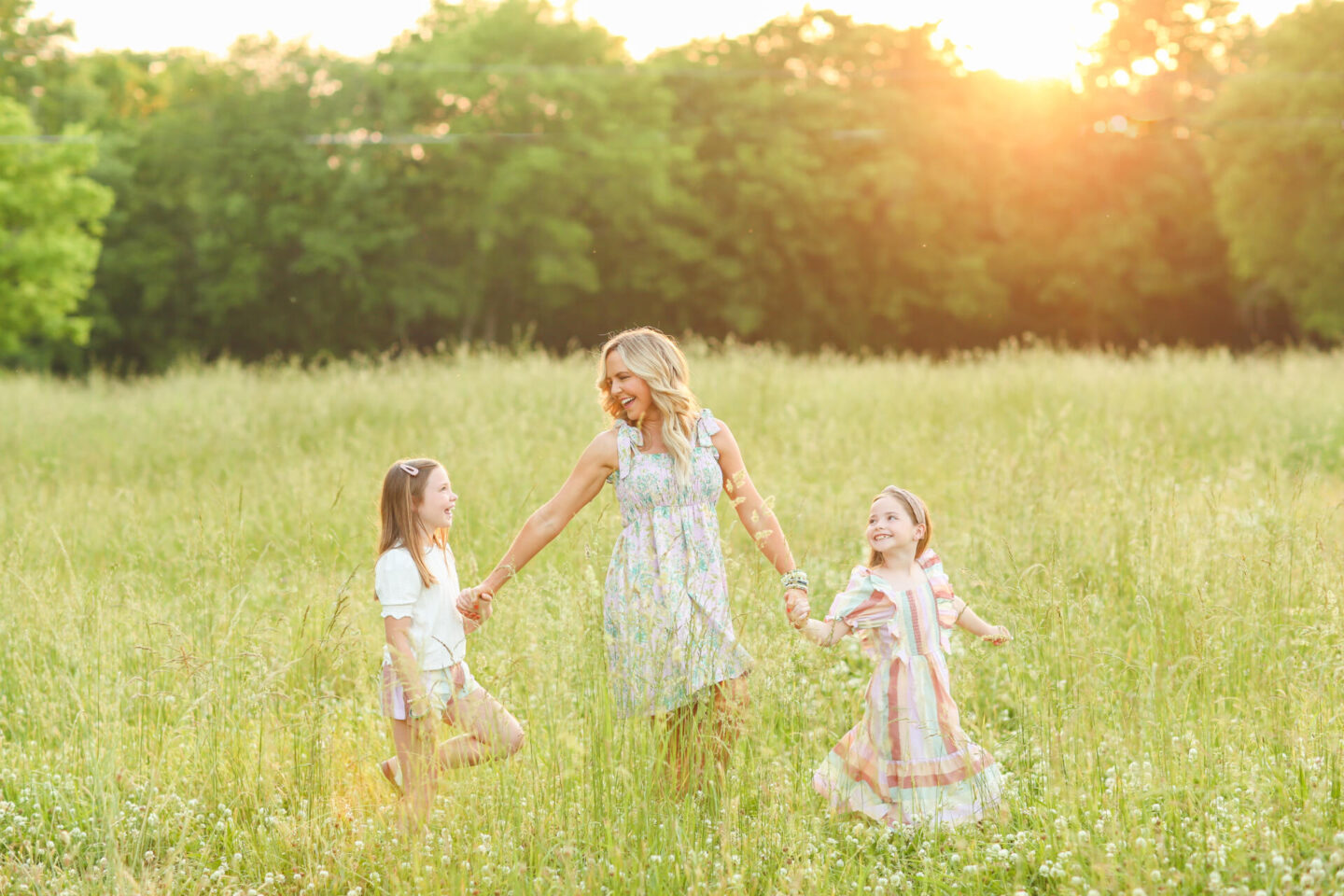 Top Nashville mommy blogger, Hello Happiness, features her girls on her blog.