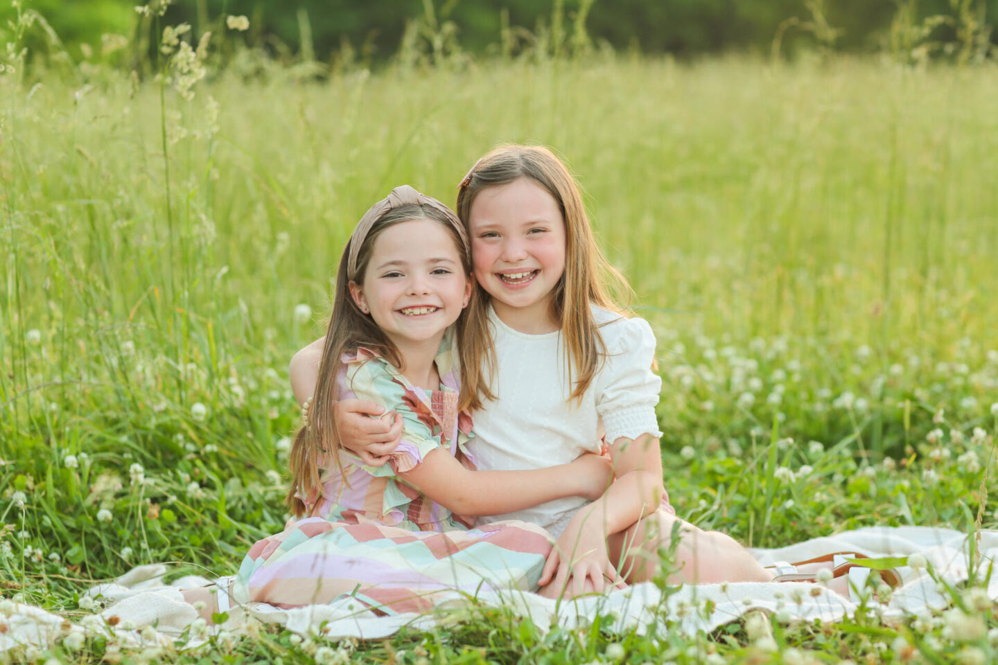 Top Nashville mommy blogger, Hello Happiness, features her girls on her blog.