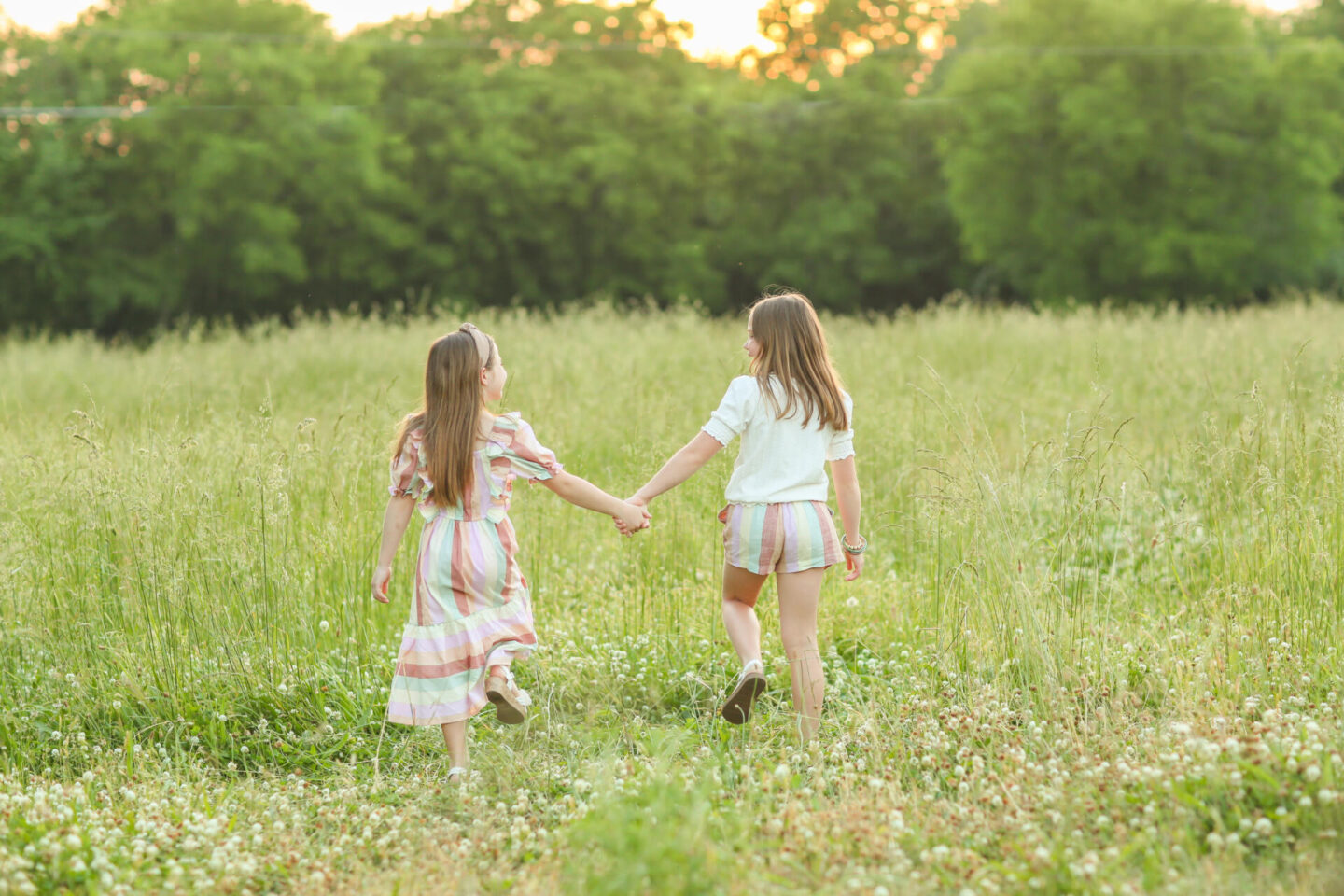 Top Nashville mommy blogger, Hello Happiness, features her girls on her blog.